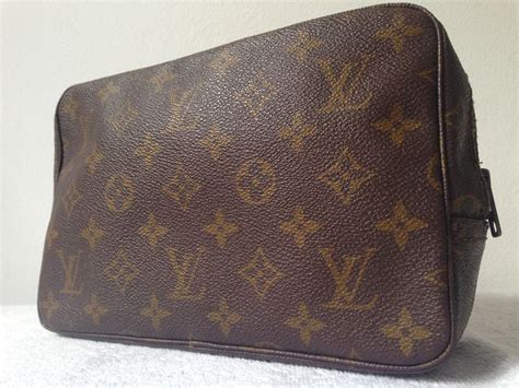 louis vuitton toilettas grijs|louis vuitton nice bag.